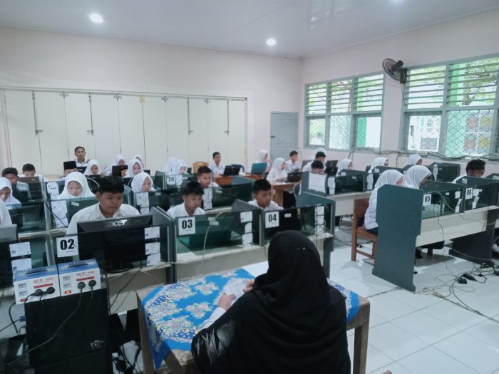 Tes Akademik MTsN 5 Bungo Kelas IX Terlaksana dengan tertib
