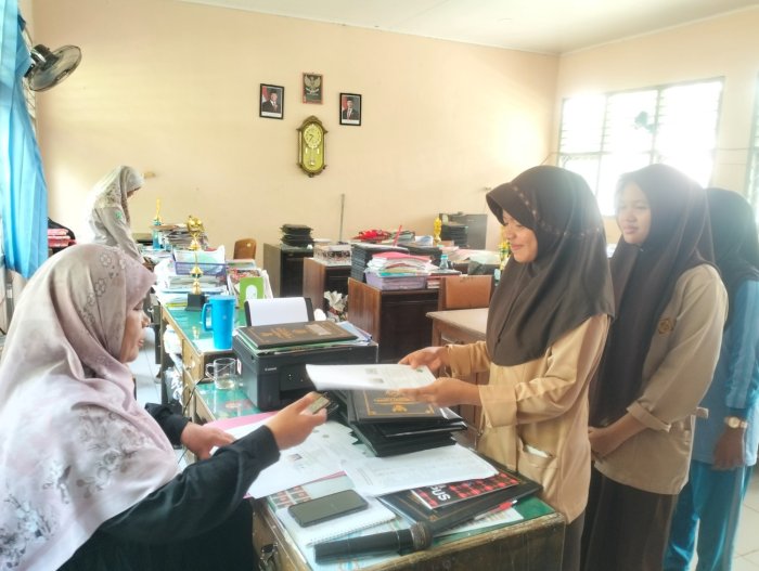 MTsN 5 Bungo Serahkan SKL kepada 91 Siswa Lulusan