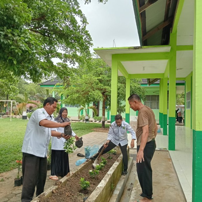 MTsN 5 Bungo Penyegaran Taman Madrasah