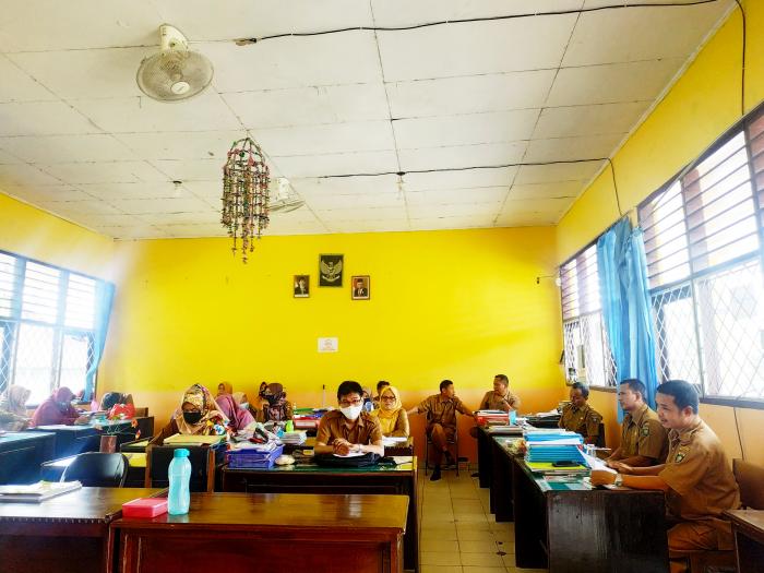 Sambut Akreditasi Seluruh Guru dan Staff MTs N 5 Bungo Mengadakan Rapat