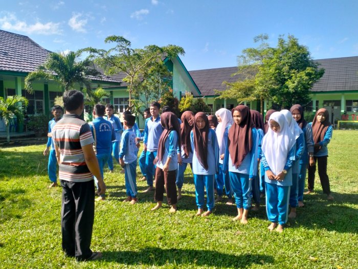 Siswa IX. B MTsN 5 Bungo Ikuti Ujian Praktik Lari Sprint