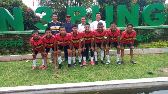 Tim A Futsal MTsN 5 Bungo Menang Adu Pinalti di MAN 3 Bungo CUP III