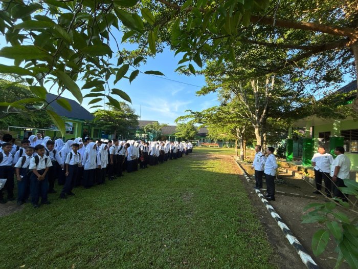 Hari Pertama Ujian Semester MTsN 5 Bungo Berjalan Lancar Hari Pertama Ujian Semester MTsN 5 Bungo Berjalan Lancar