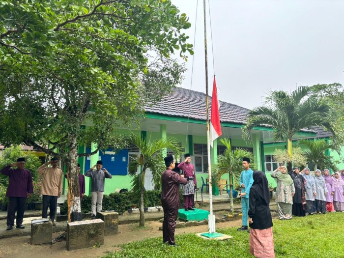 MTsN 5 Bungo Ikuti Upacara HarDikNas 2026
