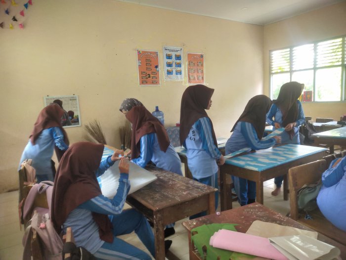 Siswa MTsN 5 Bungo Antusias Sambut Lomba Kebersihan Kelas