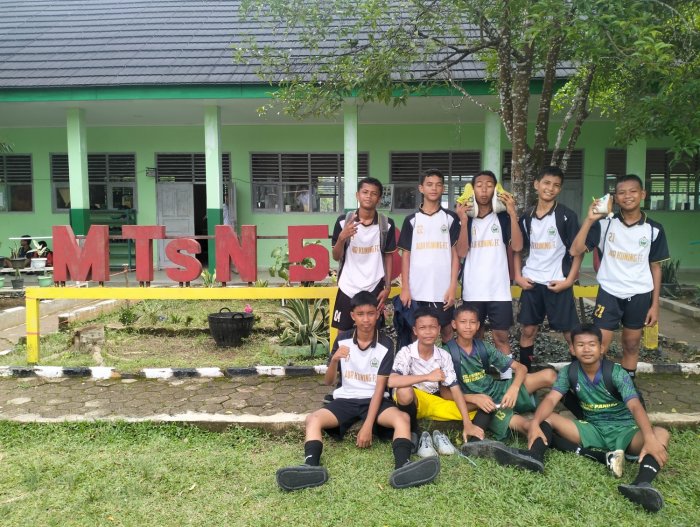 Tim Futsal MTSN 5 Bungo Lolos ke Perempat Final Tanpa Bertanding