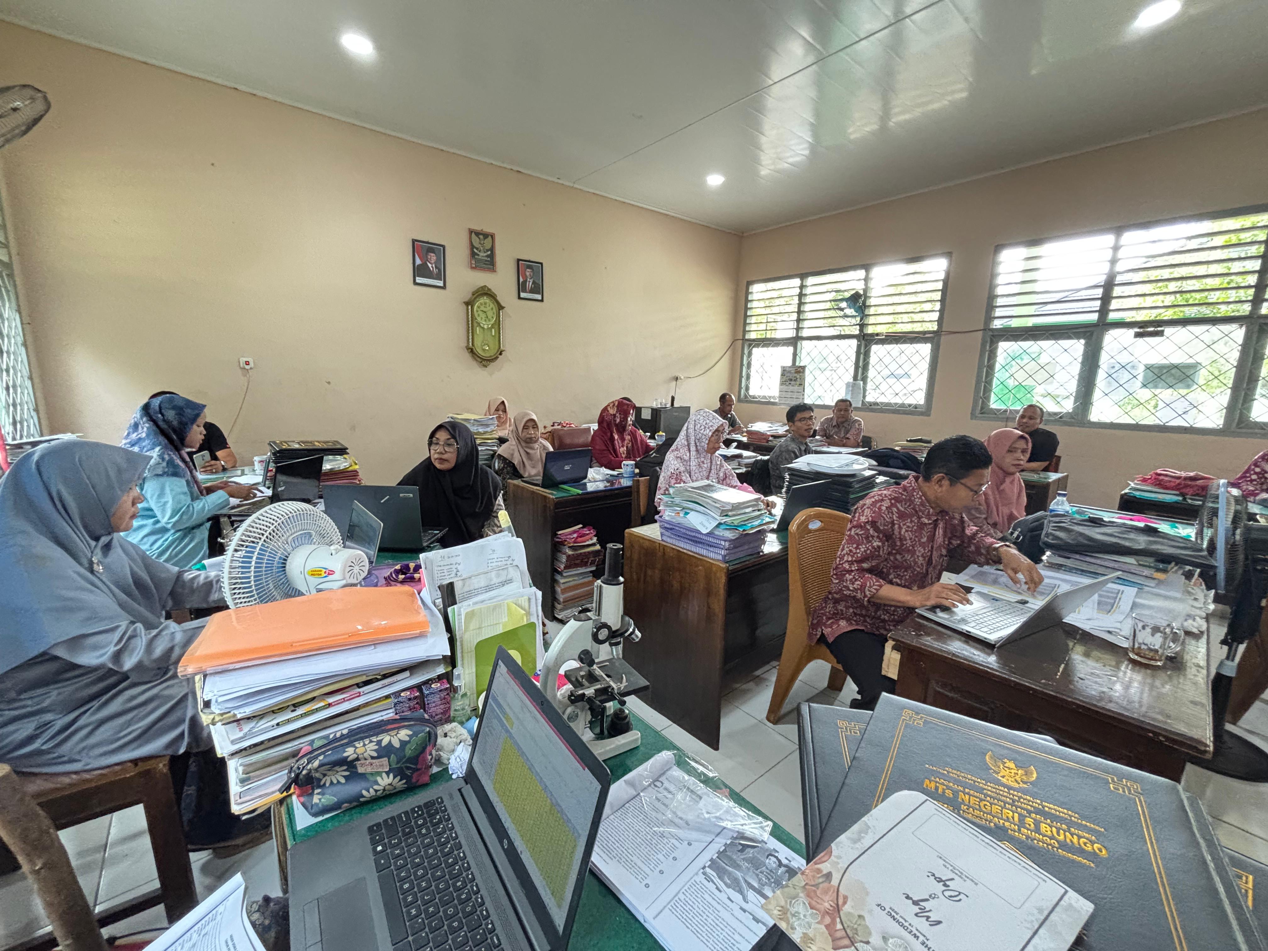Strategi Baru Dibahas dalam Rapat Kenaikan Kelas Semester Genap