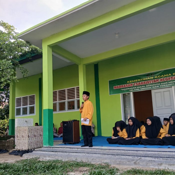 Kelas VII A Tampilkan Kegiatan Pagi yang Penuh Makna di MTsN 5 Bungo
